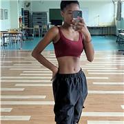 Elève de première général au lycée enseigne la danse pour tous les âges et l'anglais particulièrement pour des élèves 3e ou moins.